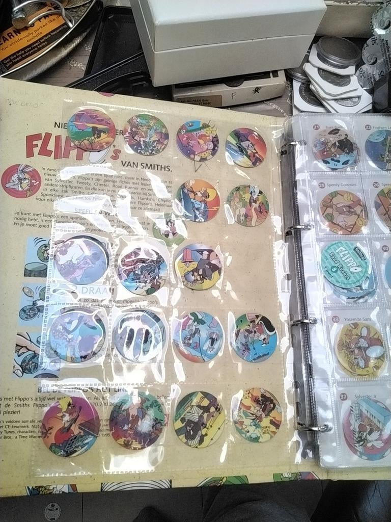 Veel flippos 2 leggen mappen een volle map en lose flippos, Verzamelen, Flippo's, Ophalen of Verzenden, Losse flippo's
