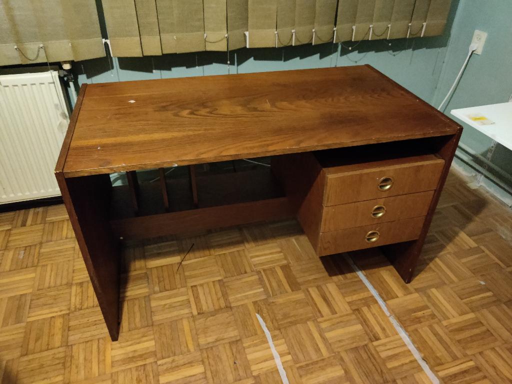 Vintage houten bureau met 3 lades, warme houttint, Huis en Inrichting, Bureaus, Overige typen, Gebruikt, Hout, Overige merken