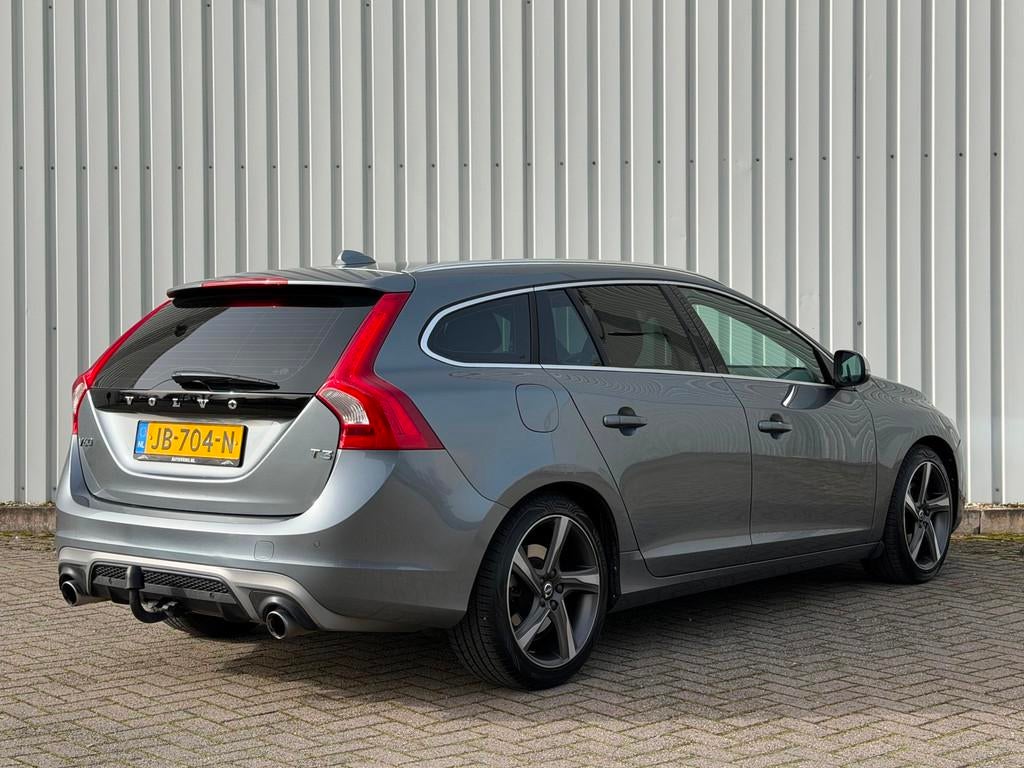 Volvo V60 1.5 T3 R-Design|Stoelverwarming|Navi|Trekhaak, Auto's, Volvo, Euro 6, 4 cilinders, Origineel Nederlands, 152 pk