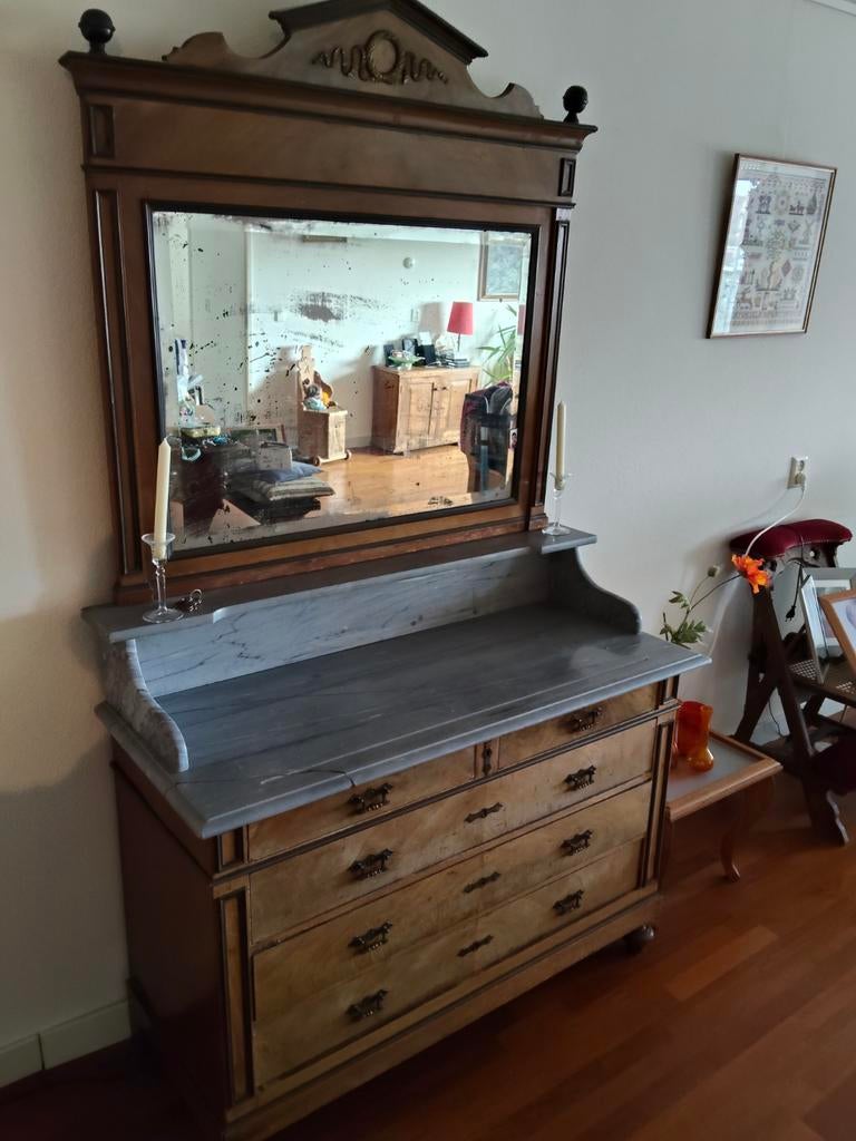 Buffet kast mèt marmeren blad, Ophalen