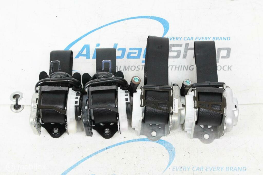 2 x gordels voor + 2 x achter Mercedes CLA klasse C118, Gebruikt, Ophalen of Verzenden