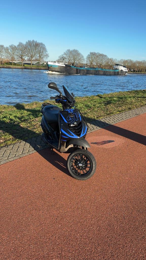 Piaggio zip 150 cc 4t, Fietsen en Brommers, Scooters | Piaggio, Ophalen, Zo goed als nieuw, Benzine, Zip
