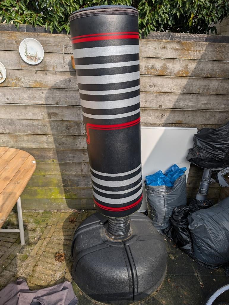 Vrijstaande bokszak met voet - Zwart/Rood, Sport en Fitness, Boksen, Ophalen, Gebruikt, Bokszak