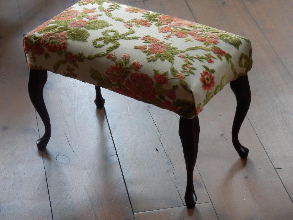 Klassiek voetenbankje, nieuwe bekleding, Antiek en Kunst, Curiosa en Brocante, Ophalen