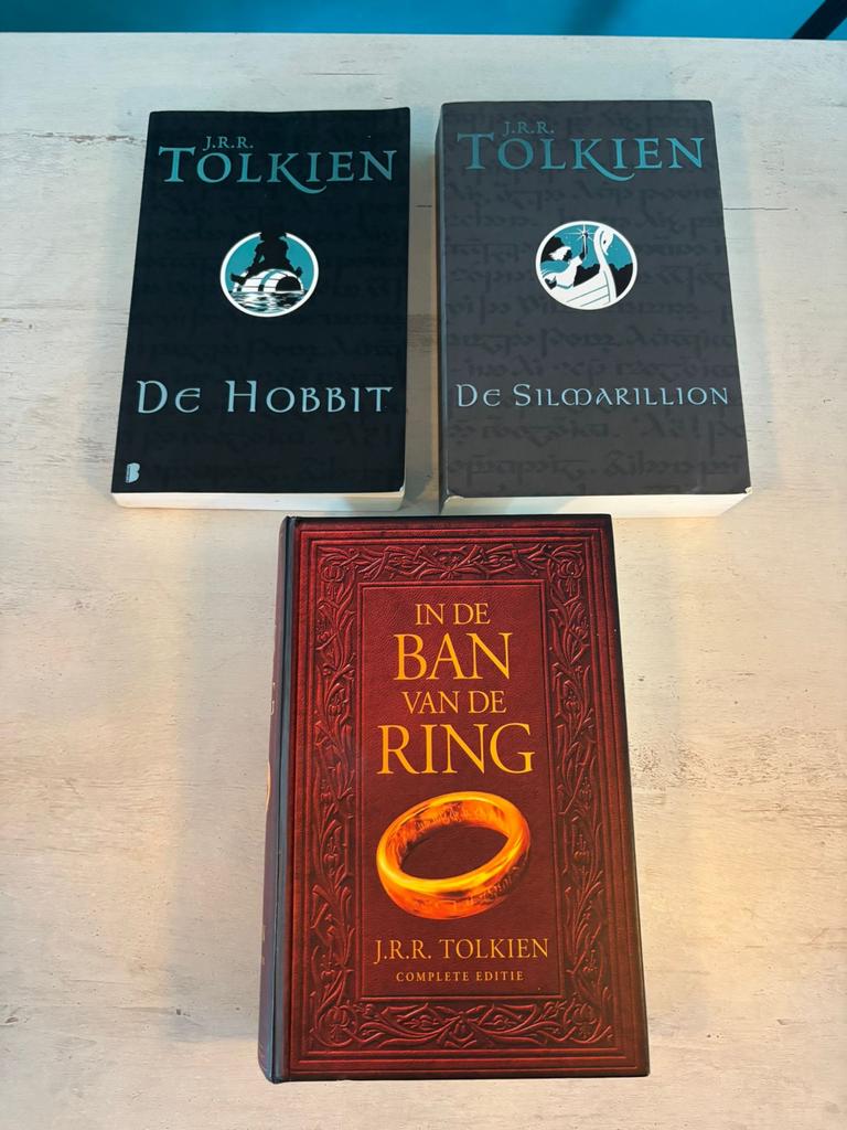 J.R.R. Tolkien: De Hobbit, De Silmarillion, In de Ban van de, Ophalen of Verzenden, Zo goed als nieuw