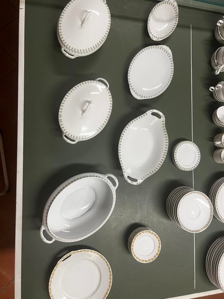 Mosa porselein servies,wit met randdecoratie., Ophalen of Verzenden, Zo goed als nieuw, Overige stijlen, Porselein