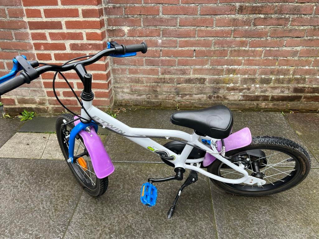 B'Twin 16 inch kinderfiets - Wit/Paars/Blauw, Fietsen en Brommers, Fietsen | Kinderfietsjes, Ophalen of Verzenden, Gebruikt, 16 tot 20 inch