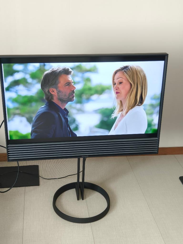 Bang & Olufsen BeoVision Horizon 40 (ZGAN) + Floor stand, LED, 50 Hz, Zo goed als nieuw, 100 cm of meer