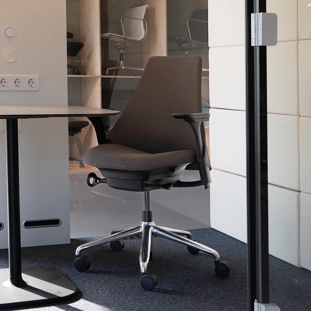 Herman Miller Sayl Bureaustoel Refurbished (150x voorradig), Herman Miller, Bruin, Ophalen of Verzenden, Zo goed als nieuw