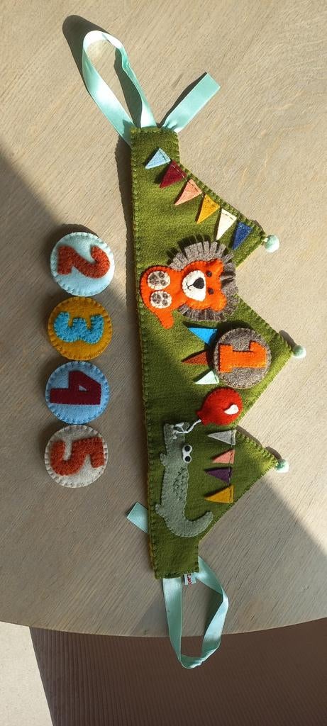 Feestmuts/kroon van vilt, Ophalen