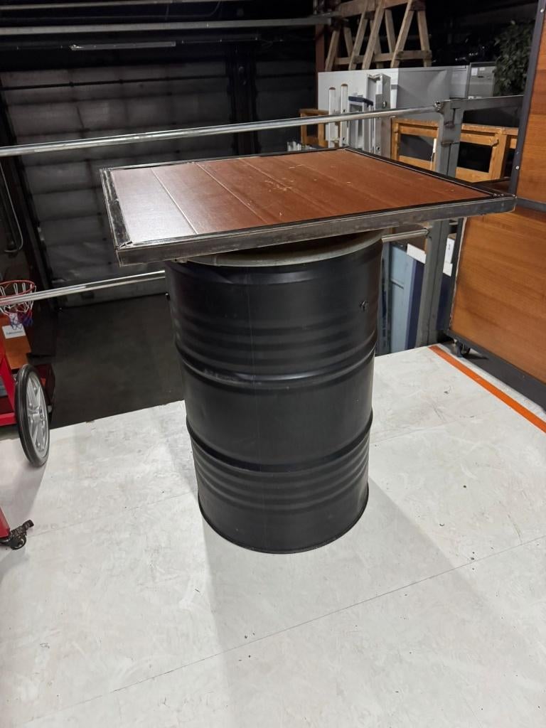 4 Olieton statafels industrieel met houten blad stalen rand, Ophalen, Gebruikt