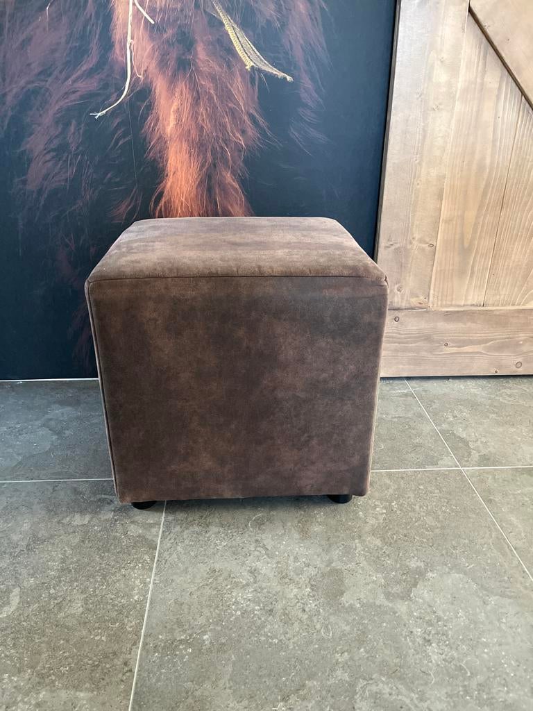 Hocker bruine stof op zwarte pootjes, Huis en Inrichting, Ophalen, Minder dan 50 cm, Vierkant, Zo goed als nieuw
