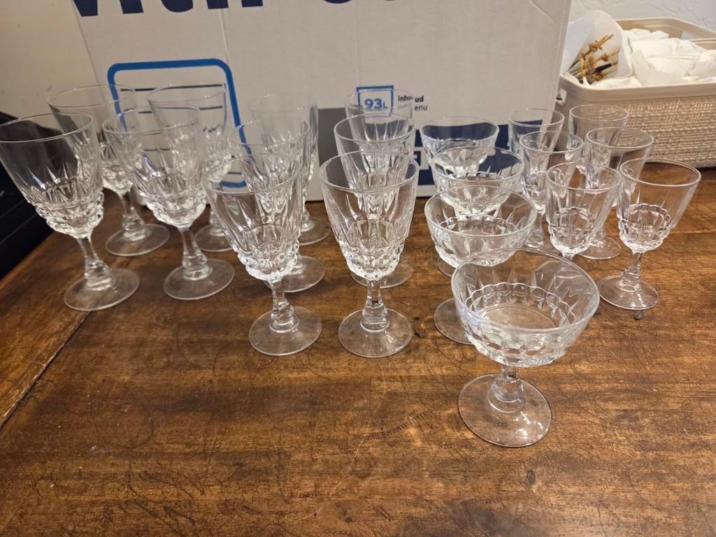 Set kristallen glazen, Ophalen