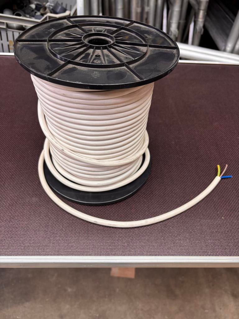 Grote rol 3 aderige elektrakabel 3x1.5 30 meter nieuw, Ophalen, Zo goed als nieuw, Kabel of Snoer