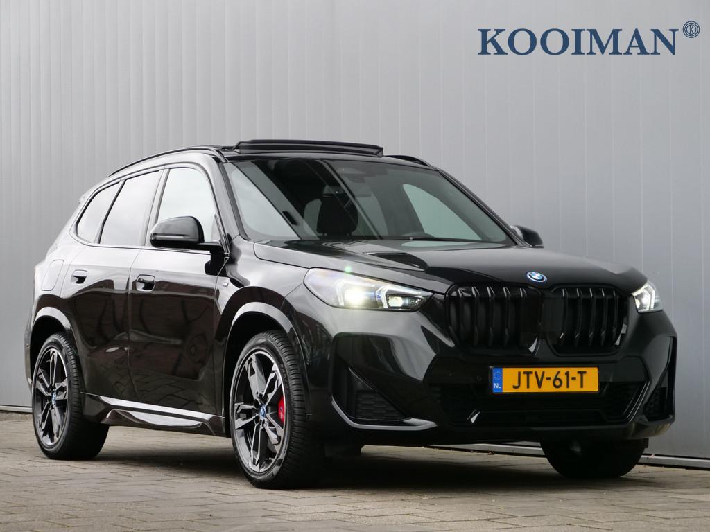 BMW X1 xDrive25e M Sport pakket Pro 245 Pk Automaat Schuifda, Zwart, Bedrijf, Vierwielaandrijving, Hybride Elektrisch/Benzine