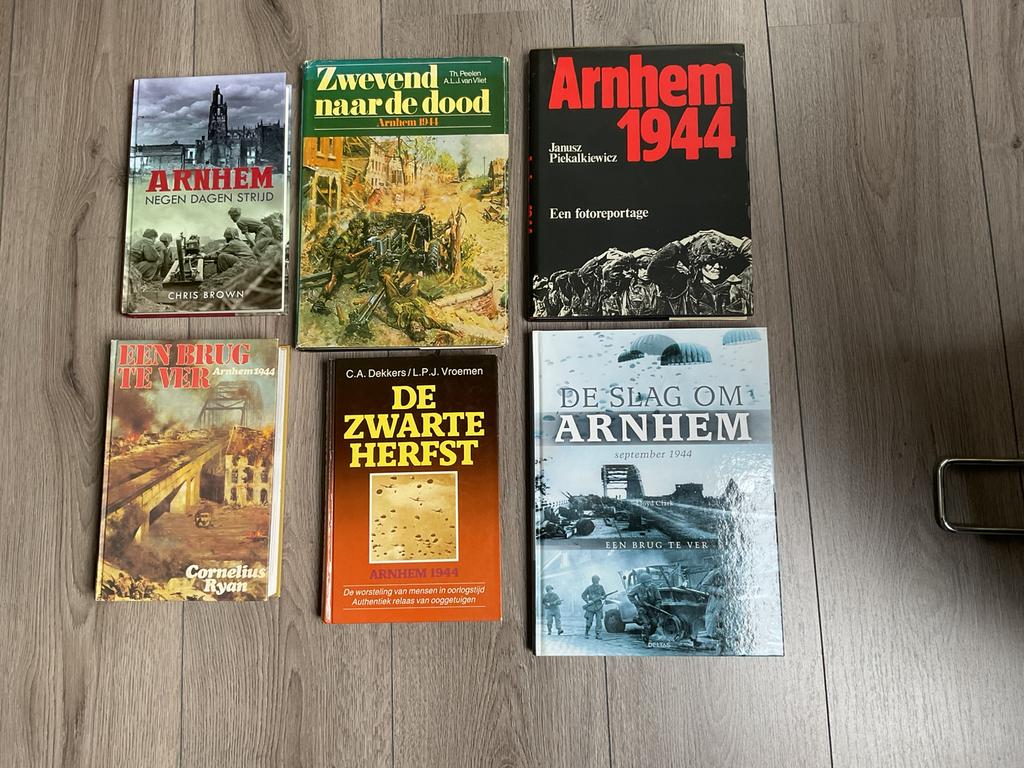 Oorlogsboeken Arnhem, Market Garden 1944., Ophalen of Verzenden, Tweede Wereldoorlog, Gelezen, Algemeen