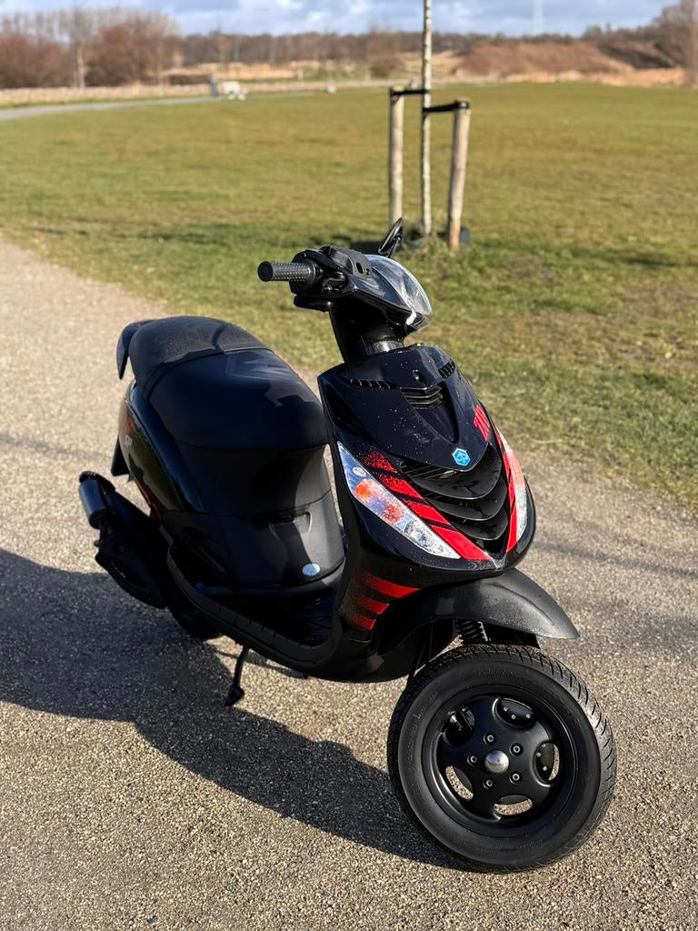 Piaggio zip sp h2o nieuwstaat, Fietsen en Brommers, Scooters | Piaggio, Zo goed als nieuw, Zip, Tweetakt, Ophalen