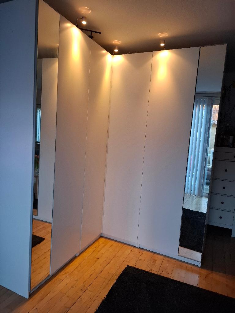 Prachtige IKEA Hoekcombinatie met verlichting, 200 cm of meer, Zo goed als nieuw, 200 cm of meer, 50 tot 75 cm