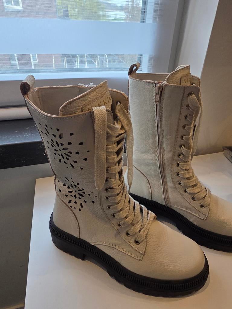 Nikkie laarzen met lasergesneden details, Beige, Lage of Enkellaarzen, Ophalen of Verzenden, Zo goed als nieuw