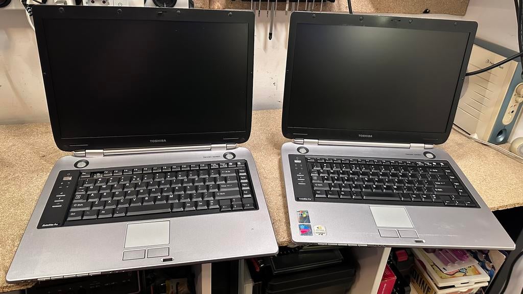 2x Toshiba Satellite M30, Intel Centrino, 256MB RAM, 40 GB H, Computers en Software, Windows Laptops, Gebruikt, 15 inch, HDD, Minder dan 2 Ghz