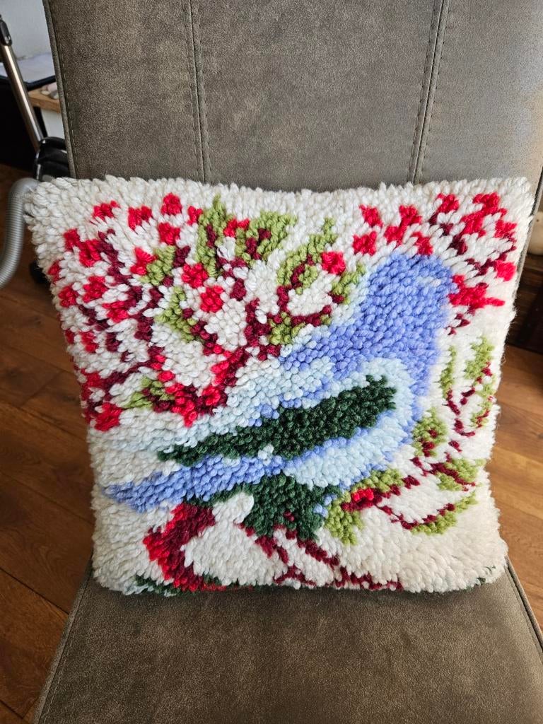 Smyrna kussen met vogel en takken, Ophalen of Verzenden