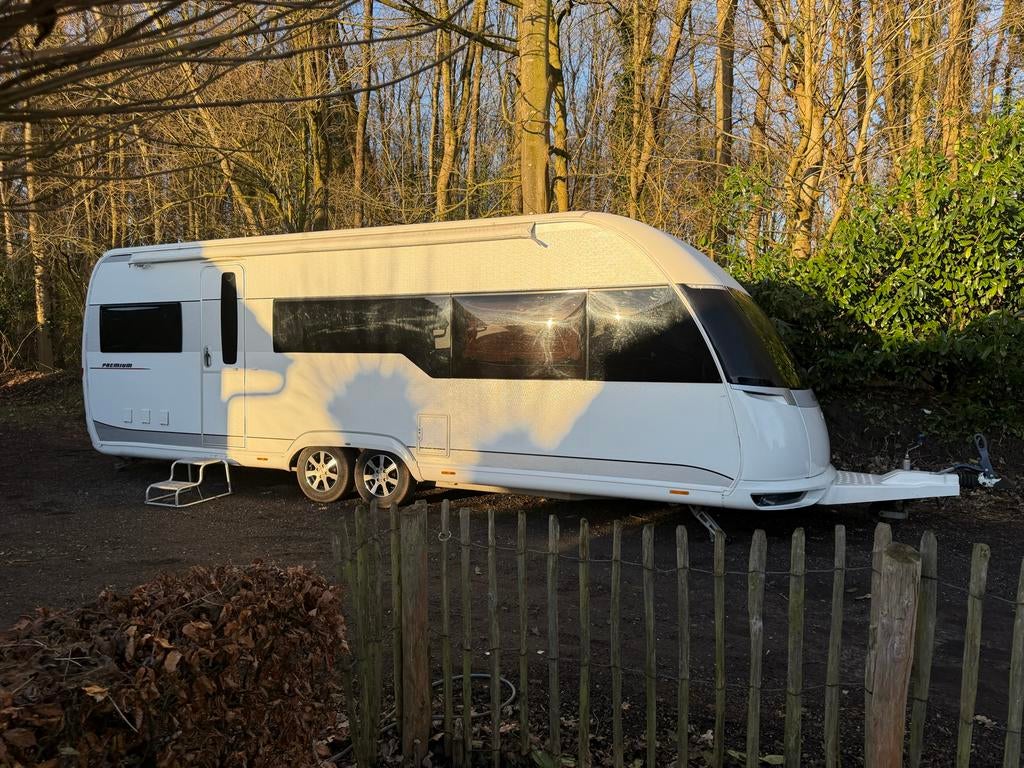 Hobby 650 UFF Premium Caravan - Queensbed, Caravans en Kamperen, Rondzit, Hobby, Koelkast, Frans bed