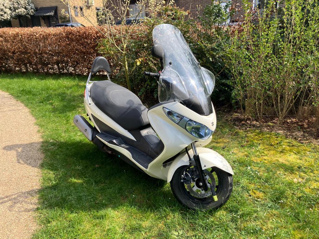 Suzuki Burgman UH 200 Executive (BJ 2012)