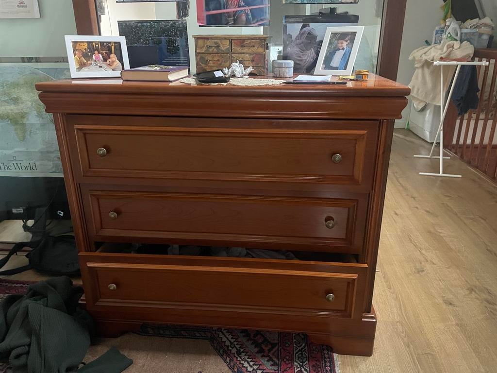 Klassieke houten ladekast met 3 laden, Huis en Inrichting, Kasten | Ladekasten, Gebruikt, 100 tot 150 cm, Ophalen of Verzenden
