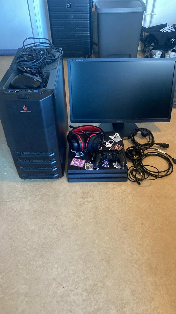 Complete Gaming Set: PC, Monitor, PS4 Pro & Accessoires, Ophalen of Verzenden, Gebruikt