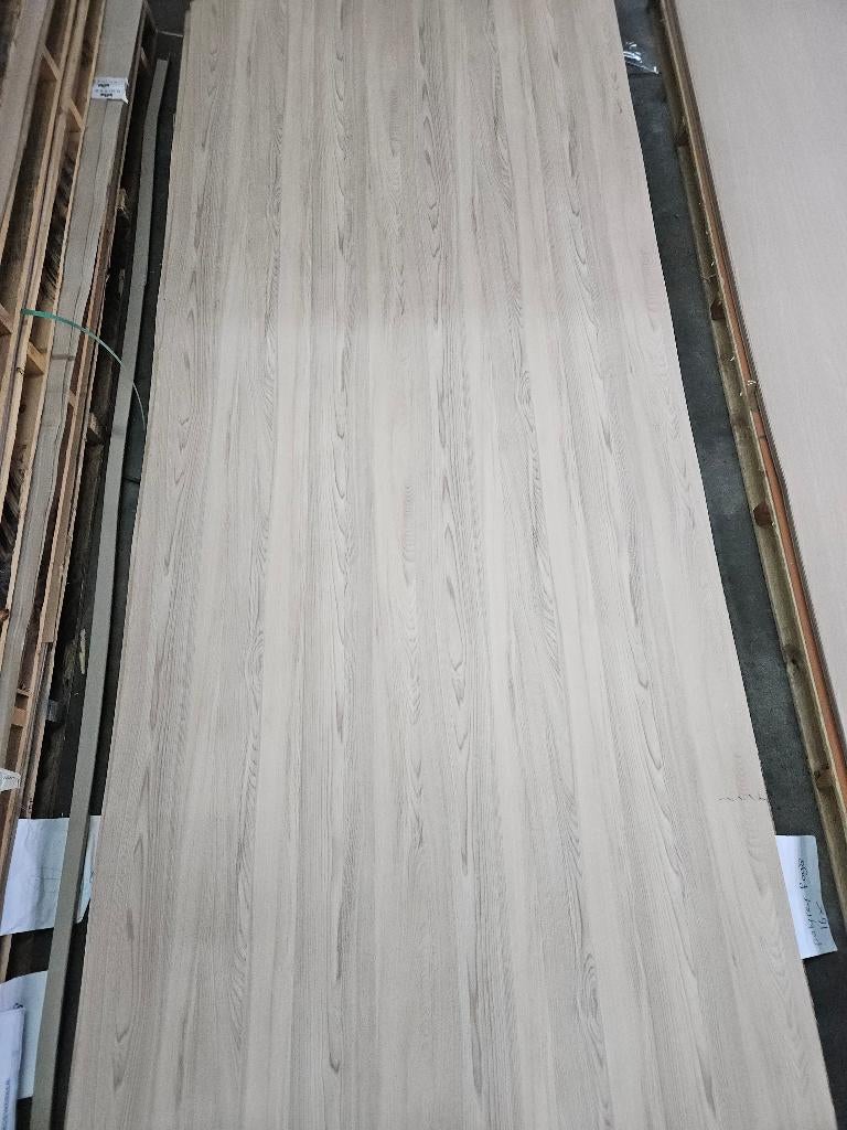 Polyrey HPL fineer platen F098 Frene Blond 307x132cm ( 434 )