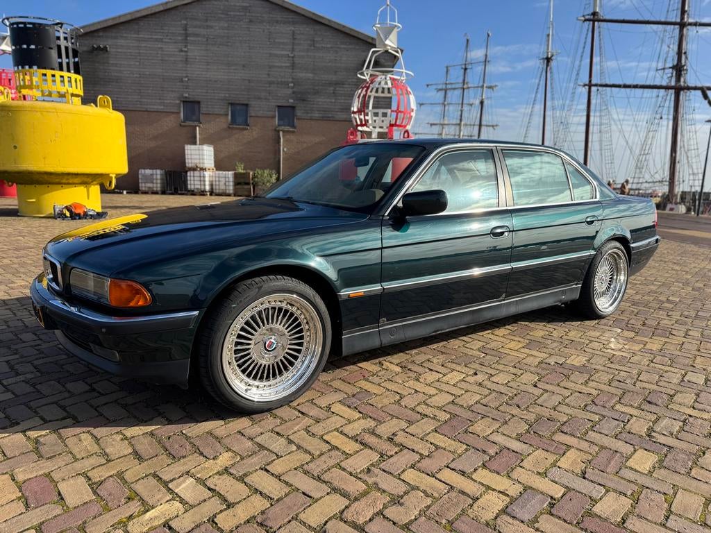 BMW 740iL E38 (1997) – Verlengde uitvoering – Oxfordgrün, Automaat, Achterwielaandrijving, 1865 kg, 120 €/maand