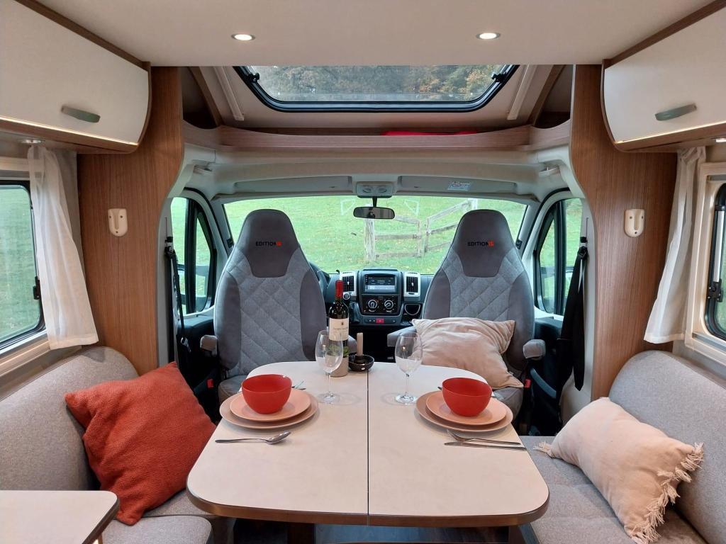 Luxe Carado T 459 met dubbele airco en groot zonnepaneel !!!, Niet ingevuld, Ringverwarming, Fiat, 7 tot 8 meter