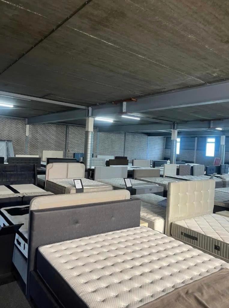 BEDDEN OUTLET – DE GOEDKOOPSTE VAN NEDERLAND EN BELGIË!, Ophalen, Zo goed als nieuw