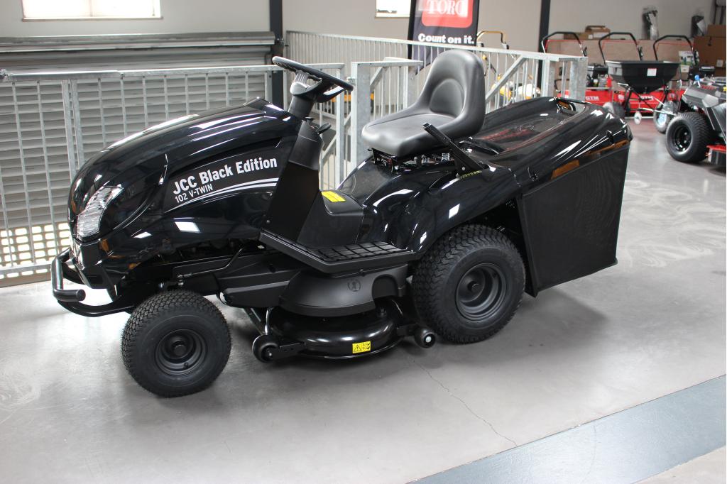 JCC inruil actie Gratis thuisbezorgd: Dikke twee cilinder, Tuin en Terras, Zitmaaiers, Info@jcctuinenparkmachines.nl, Lijsterstraat 41