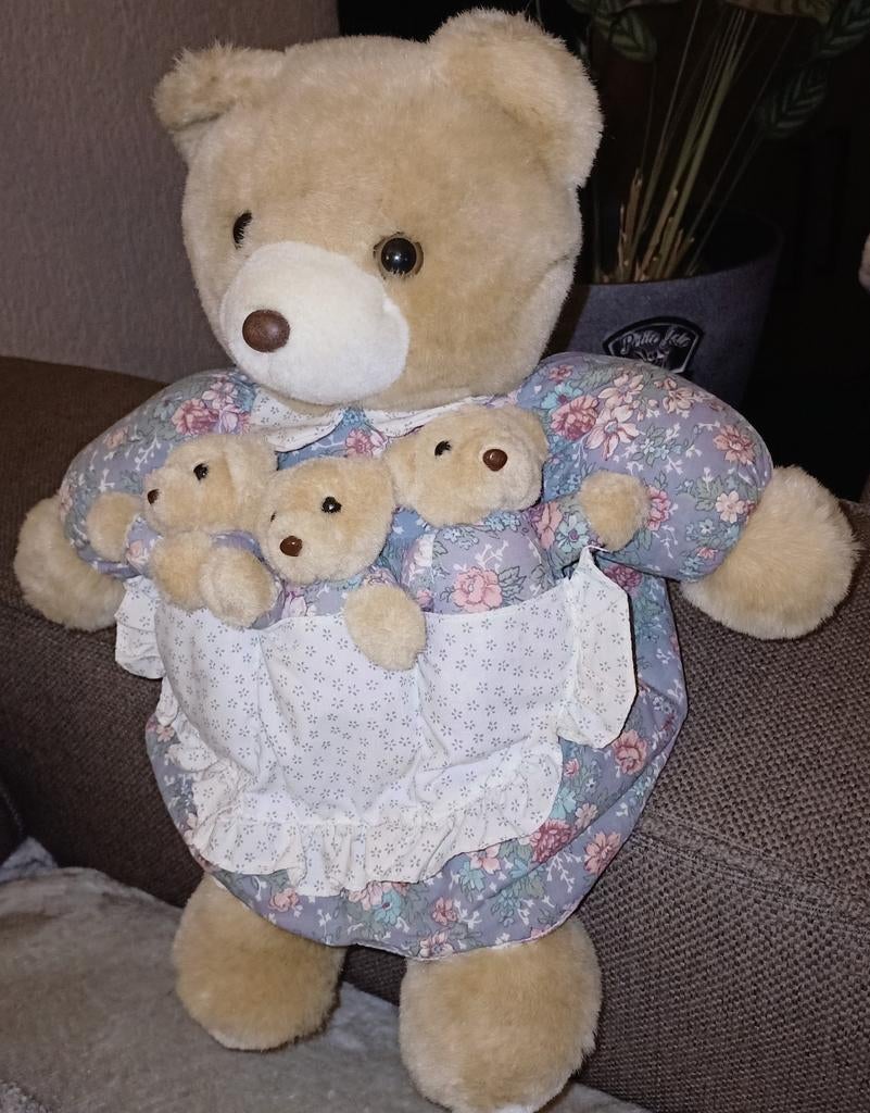 Mama beer met 3 baby's, ebo., Ophalen of Verzenden, Zo goed als nieuw, Stoffen beer, Overige merken