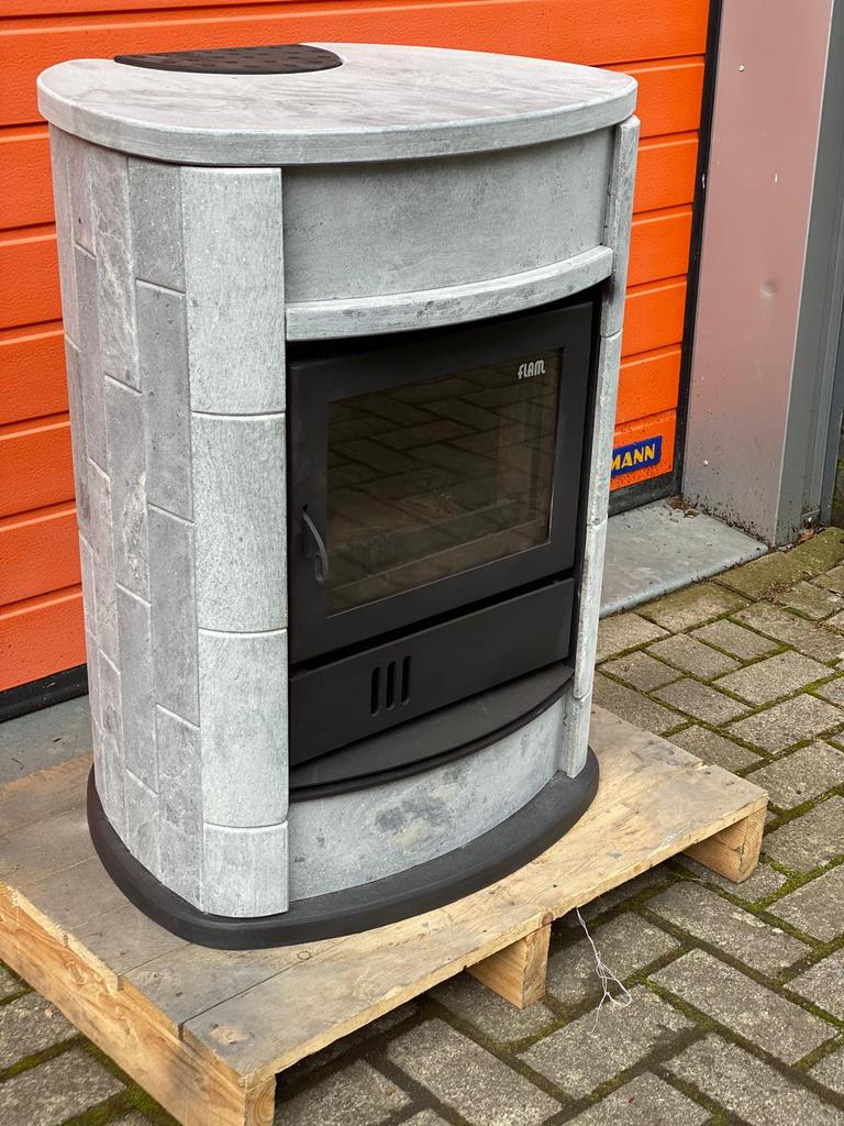 Flam 'Milo' houtkachel speksteen ZGAN, Huis en Inrichting, Ophalen, Houtkachel, Zo goed als nieuw, Vrijstaand