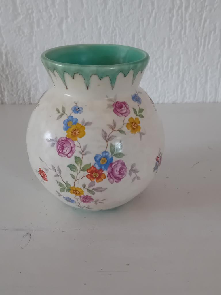 Gouda Plateel vaas ,creme kleur, met roosjes, Ophalen of Verzenden