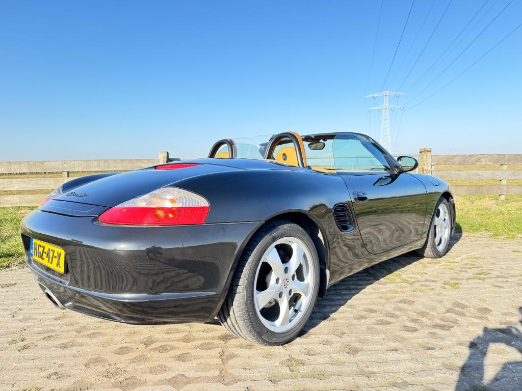 Porsche 2004 Zwart, 228 pk, Achterwielaandrijving, 1302 kg, Zwart
