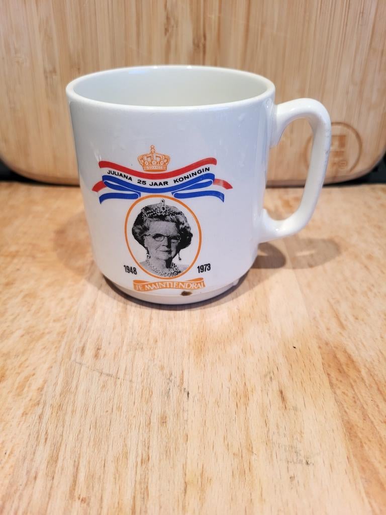 Juliana Beker 25 Jaar Koningin, Ophalen of Verzenden, Gebruikt, Nederland, Overige typen