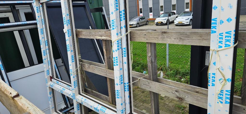 Kunststof kozijn met draai kiep ramen, Doe-het-zelf en Verbouw, Kozijnen en Schuifpuien, Nieuw, Raamkozijn, Kunststof, Ophalen