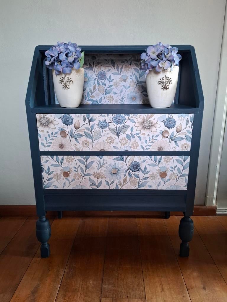 Leuk gerestyld kastje. Secretaire, Huis en Inrichting, Kasten | Secretaires, Ophalen, Zo goed als nieuw