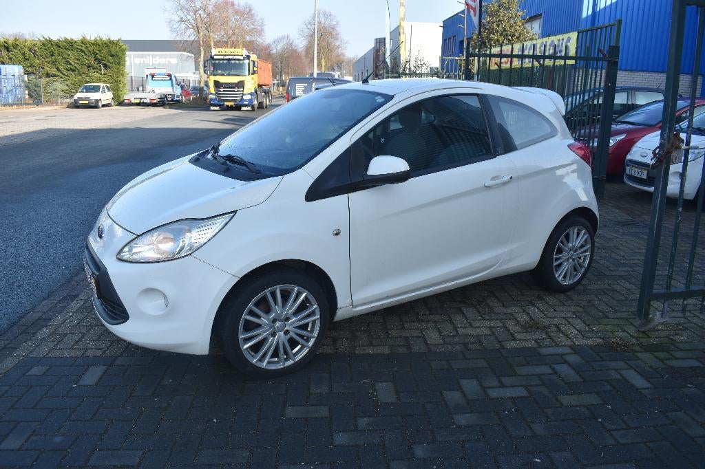 Ford Ka 1.2 51KW 2010 Wit  Nieuwe apk, Voorwielaandrijving, 1242 cc, 4 cilinders, 4 stoelen