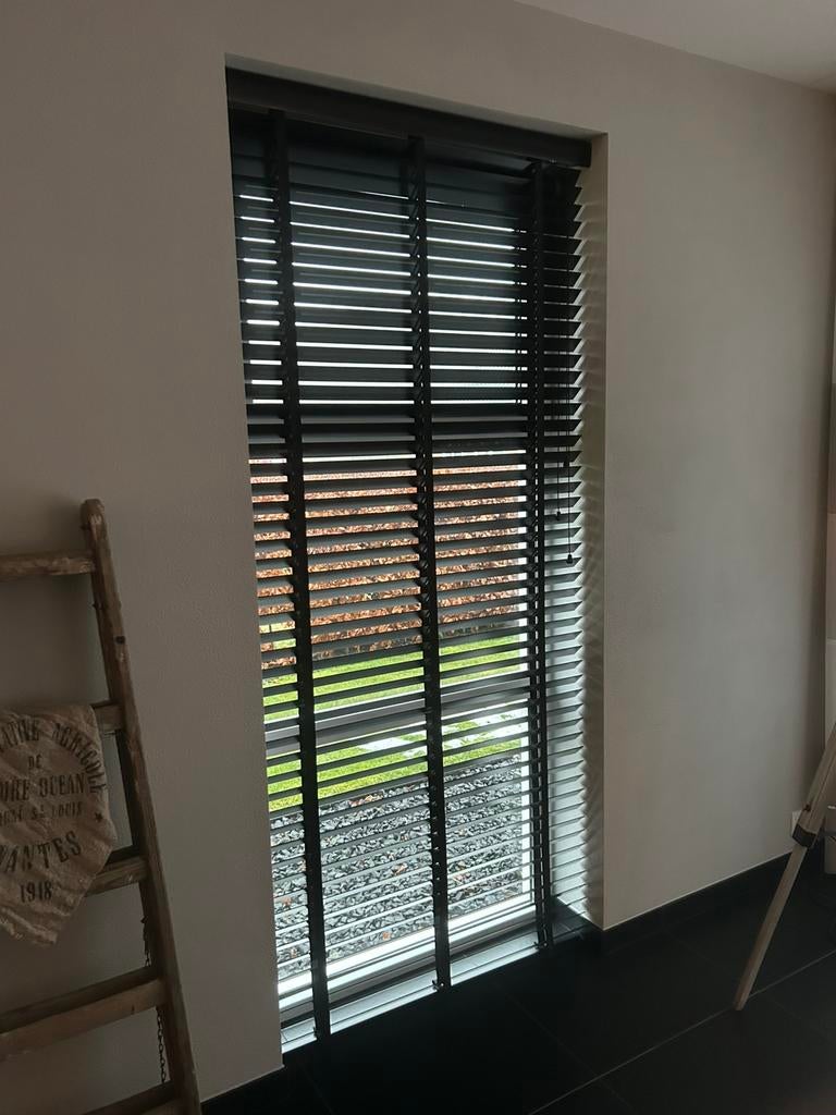 Houten jaloezien Bece, Huis en Inrichting, Stoffering | Gordijnen en Lamellen, Ophalen, Zwart, 50 tot 100 cm, Zo goed als nieuw