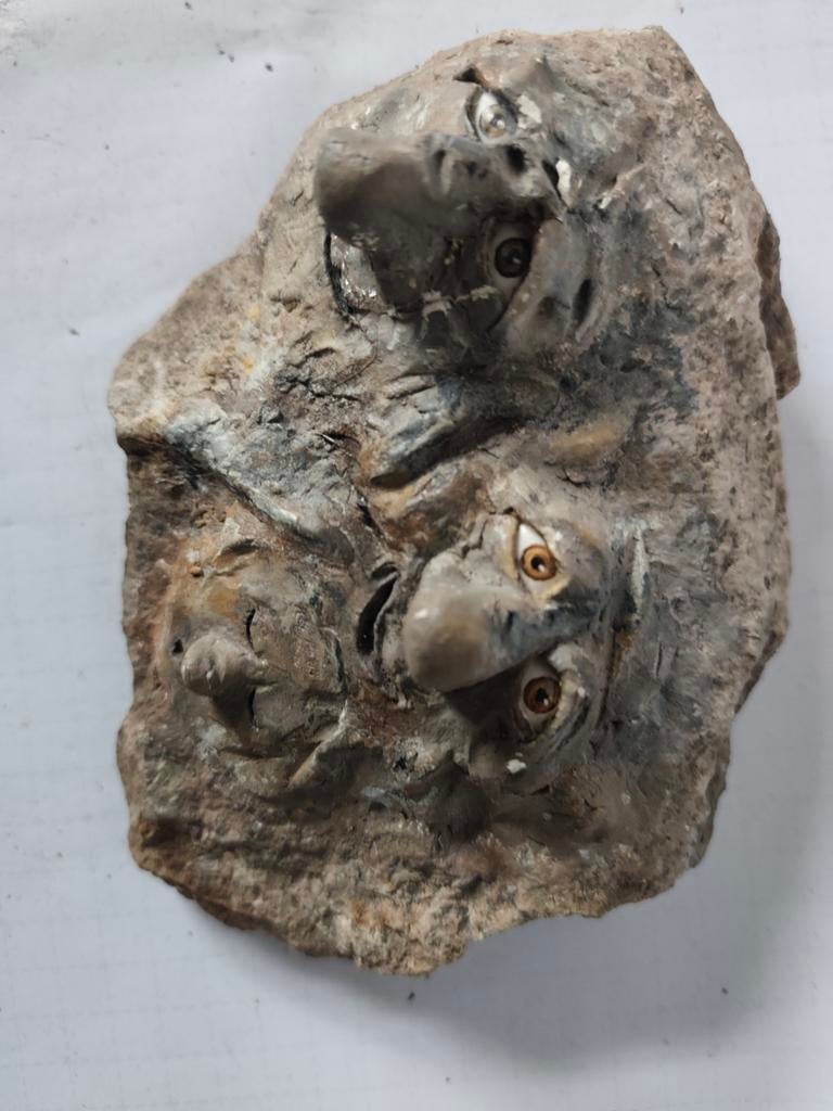 Decoratieve steen met gezichten, Antiek en Kunst, Ophalen of Verzenden