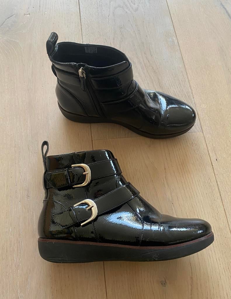 Fitflop 39 nieuwstaat lak, Kleding | Dames, Zwart, Lage of Enkellaarzen, Ophalen of Verzenden, Zo goed als nieuw