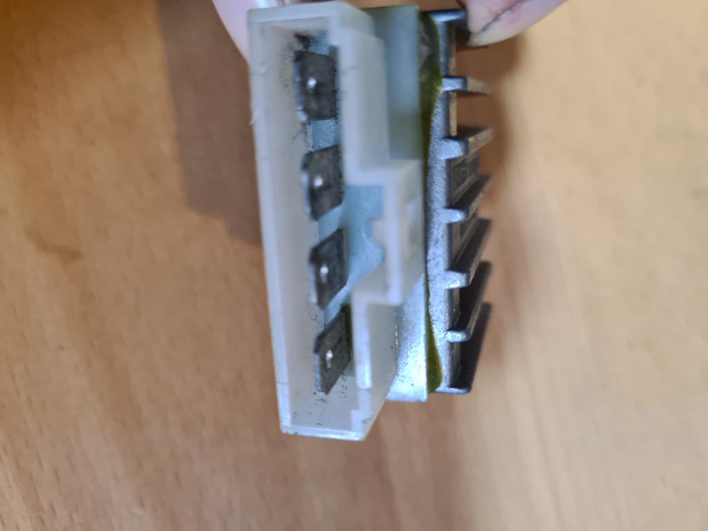 Spanningsregelaar Ducati Energia Origineel  Minarelli 4pins, Ophalen of Verzenden, Zo goed als nieuw, Blok, Aprilia