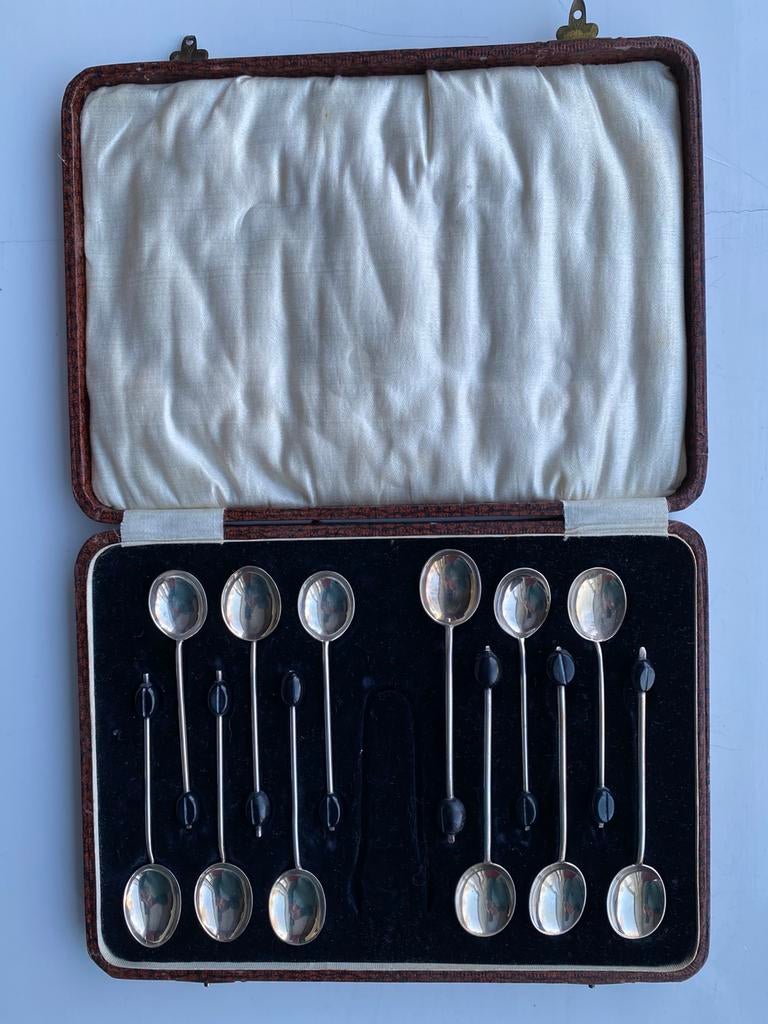 12 antieke Engelse mokka lepeltjes in etui, Ophalen of Verzenden