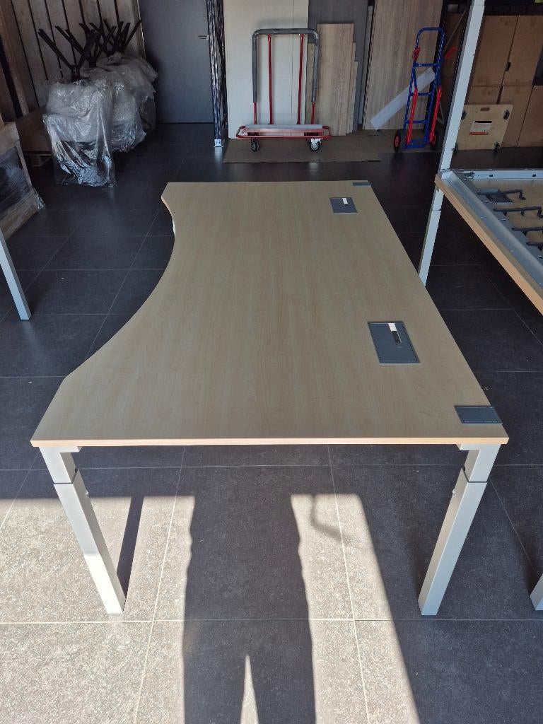 Gebruikte Steelcase bureaus te koop | vanaf 40 eu per stuk., Ophalen, Gebruikt