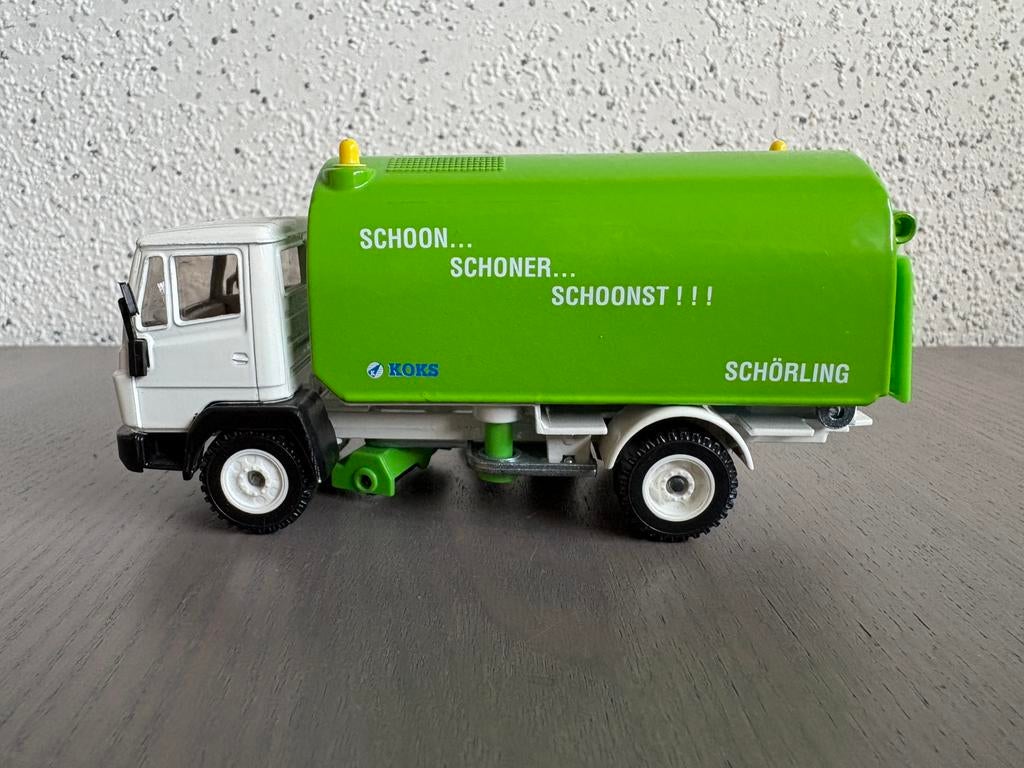 Siku Mercedes-Benz LN2 Schörling veegwagen, Hobby en Vrije tijd, Modelauto's | 1:50, Nieuw, Bus of Vrachtwagen, SIKU, Ophalen of Verzenden