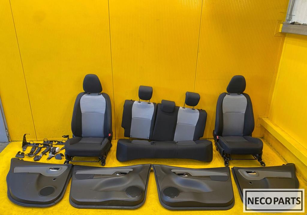 TOYOTA YARIS III INTERIEUR SET STOELEN ALLES LEVERBAAR!!!, Auto-onderdelen, Interieur en Bekleding, Gebruikt, -, -, Ophalen of Verzenden